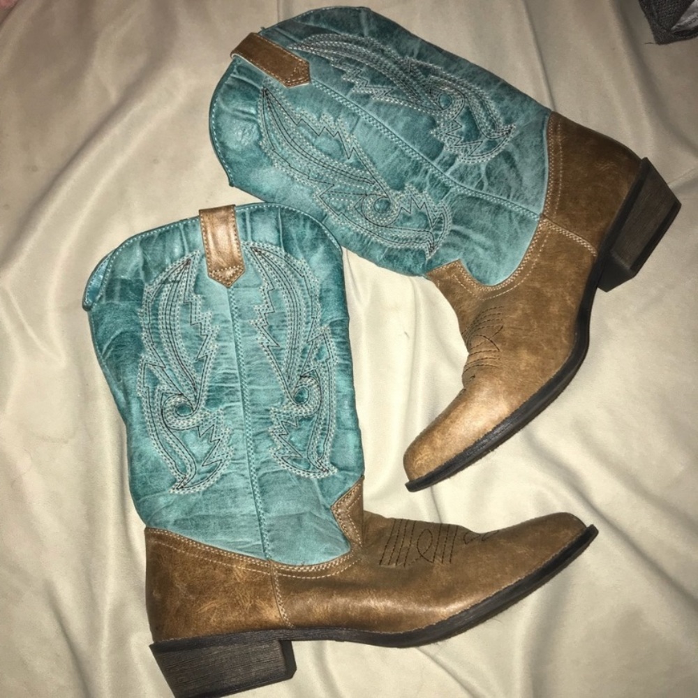 Coconut boots